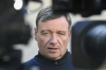 Ministerstvo se brání proti verdiktu, podle nějž by se mělo omluvit Rathovi za výroky státního zástupce