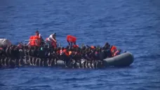 Člun s migranty
