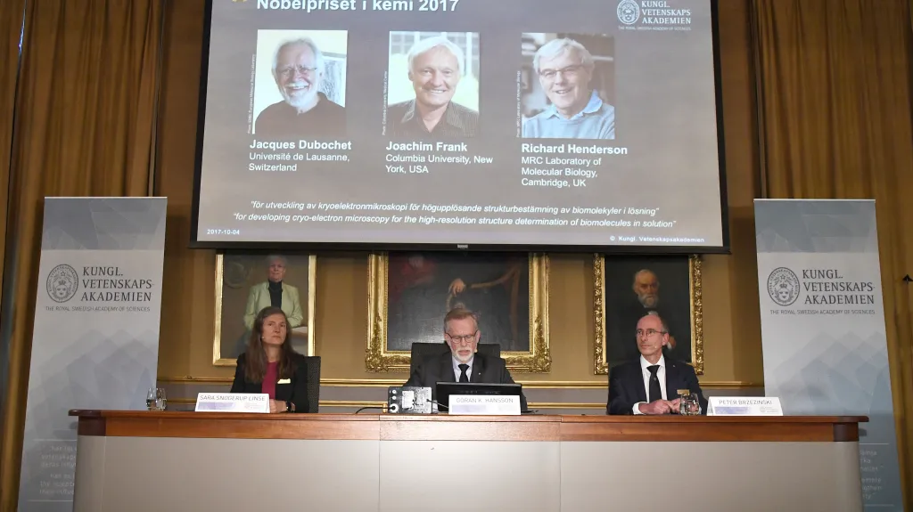 Jacques Dubochet, Joachim Frank a Richard Henderson dostali Nobelovu cenu za chemii