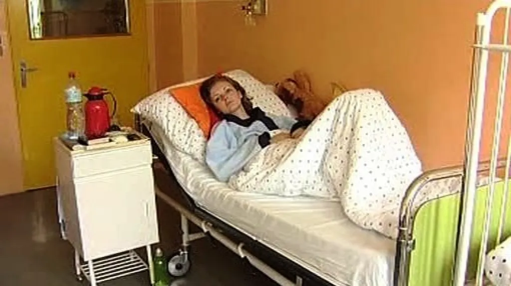 Pacientka na nemocničním lůžku