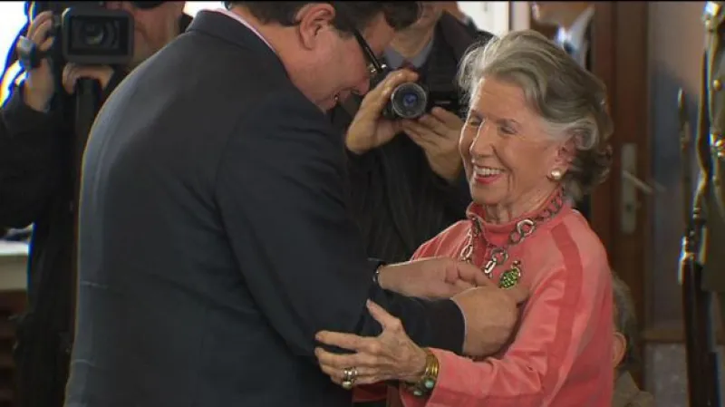 Vondra předal 48 vyznamenání