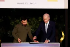 Zelenskyj a Biden podepsali desetiletou americko-ukrajinskou bezpečnostní dohodu