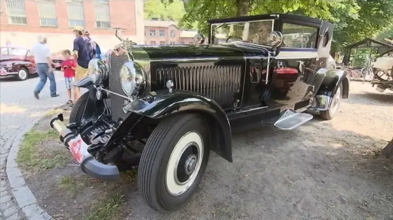 Majitelé veteránů vyrazili na jízdu kolem Beskyd