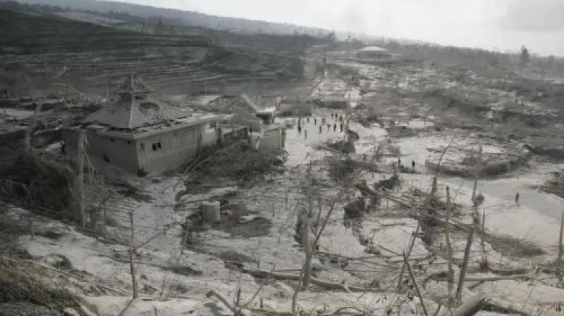 Vesnice zasypaná sopečným popelem