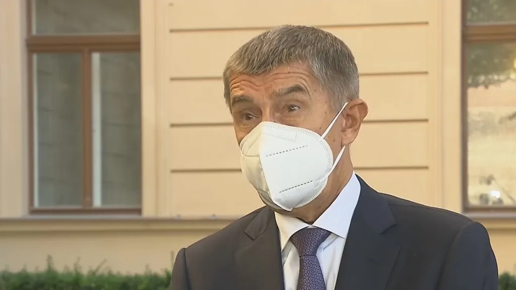 Andrej Babiš v roušce