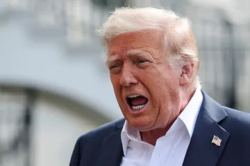 USA uvalí na zboží z EU třicetiprocentní clo, oznámil Trump