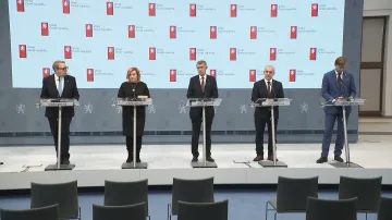 Tisková konference po jednání vlády a odborů o platech ve veřejné sféře