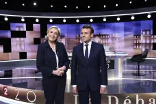 Jste šiřitelka strachu, opřel se Macron v debatě do Le Penové. Ta ho nazvala „kandidátem nejistot“