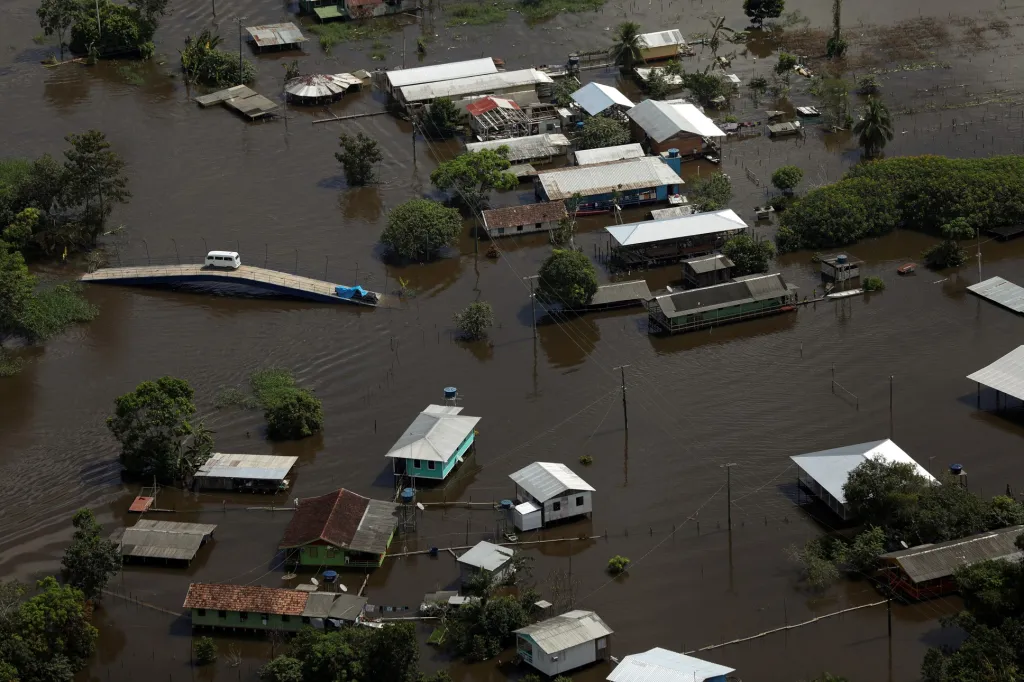 Koncem loňského roku se brazilské město Manaus stalo epicentrem pandemie. V současné době město prochází rozsáhlými záplavami
