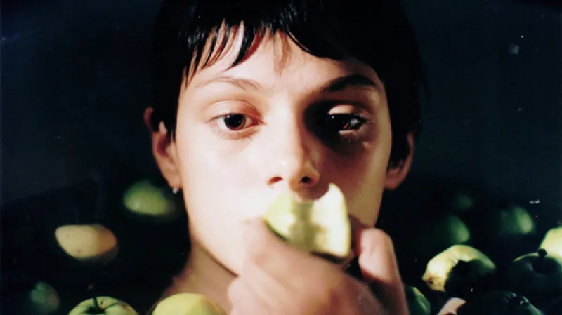 Klára Issová ve filmu Indiánské léto