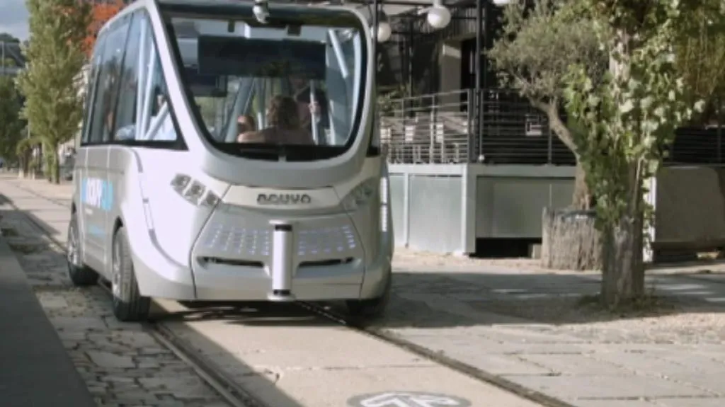 Po Lyonu začaly jezdit mikrobusy bez řidiče