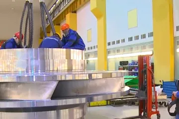 Dlouhé stráně pohání nový skoro 40tunový kolos. Elektrárna s ním vyrobí více energie