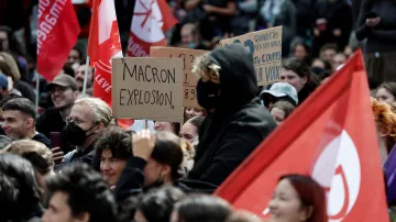 Demonstranti u pařížského nádraží Gare du Nord