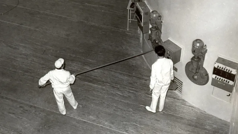 Historické fotografie Ústavu jaderné fyziky v Řeži