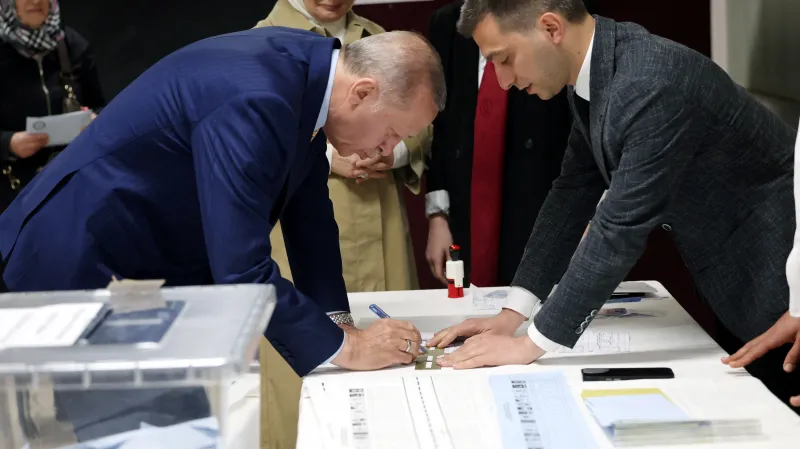 Turecký prezident Recep Tayyip Erdogan odvolil v Istanbulu