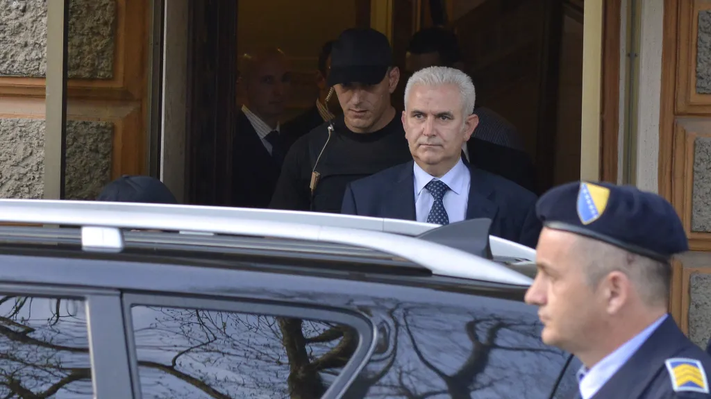 Policie odvádí Živka Budimira