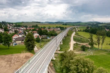 Trať mezi Sudoměřicemi a Voticemi je po pěti letech hotová, cesta z Prahy na jih Čech zrychlí