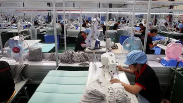 Výrobní linka v prefektuře Ťiou-ťiang, archivní snímek