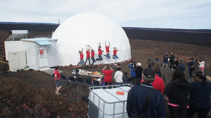 "Astronauti" těsně po návratu z "Marsu"