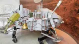 Prototyp přistávacího modulu sondy Viking 1 v životní velikosti v Kalifornském vědeckém středisku (California Science Centre)