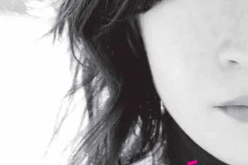 Recenze: Jedovatá slova líbezně šeptají nepříjemnou pravdu