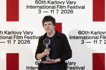 Eisenberg ve Varech převzal cenu prezidenta festivalu a uvedl film Dvojník
