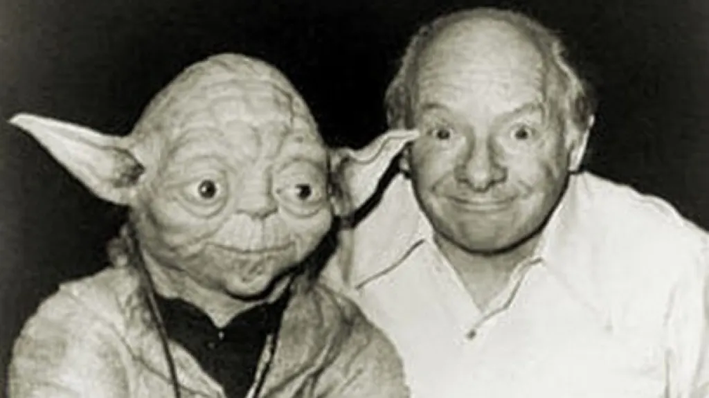 Yoda a Stuart Freeborn (vpravo)
