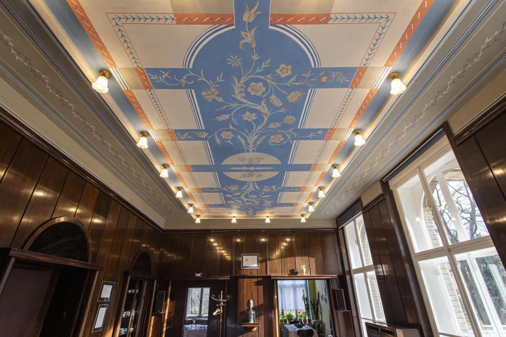 Provozovatel vily, společnost Centrum rozvoje Česká Skalice, své aktivity v objektu ukončila v roce 2019. Od té doby se nadace bezúspěšně pokoušela nalézt nového provozovatele