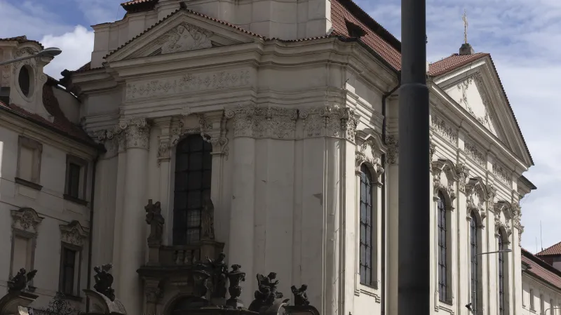 Kostel v Resslově ulici v roce 1942 a 2019