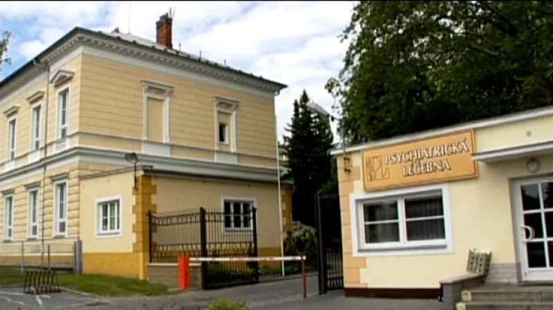 Mluvčí MZ Viktorie Plívová a NKÚ Olga Málková ve Studiu ČT24