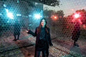 Pevný vztah vydrží i peklo, říká Anna K. láskyplným Údolím včel