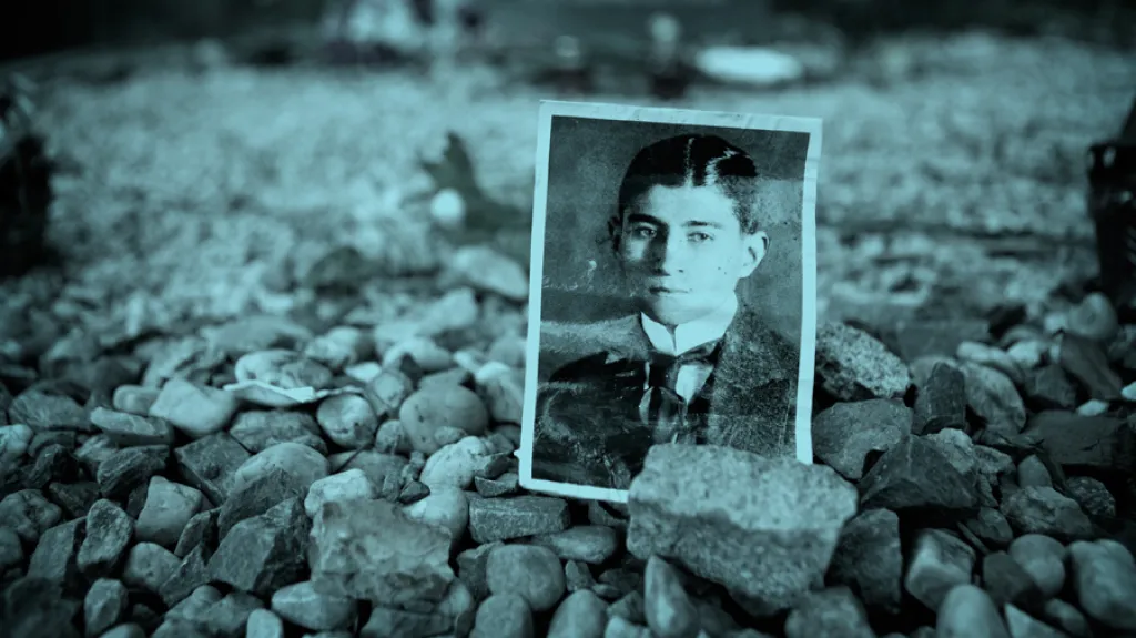 Místa ze života Franze Kafky - hrob spisovatele na Novém židovském hřbitově