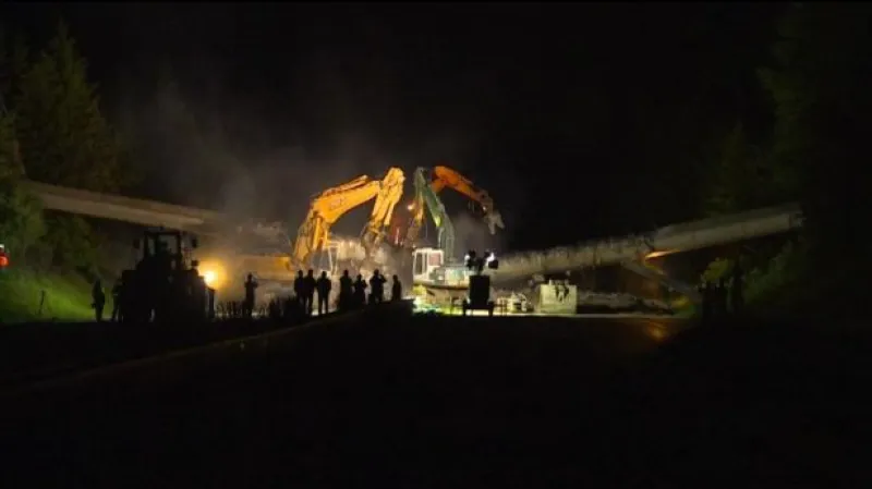 Události o bourání mostů na D1