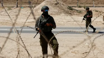 Izraelský voják nedaleko hranice s Pásmem Gazy