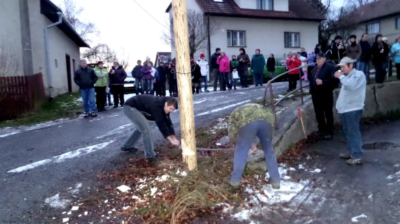 Kácení máje v Rozsochách