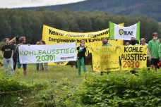Stovky lidí protestovaly proti rozšíření dolu Turów. Bojí se, že přijdou o pitnou vodu