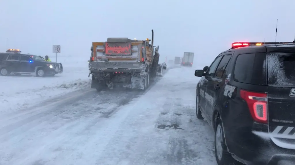 Sněhová bouře zasáhla motoristy v Nebrasce