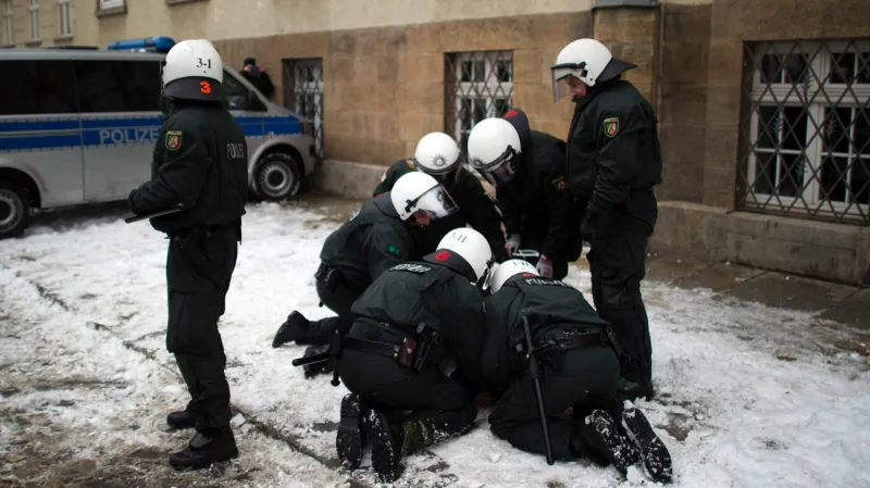 Na pořádek v Drážďanech dohlížejí stovky policistů