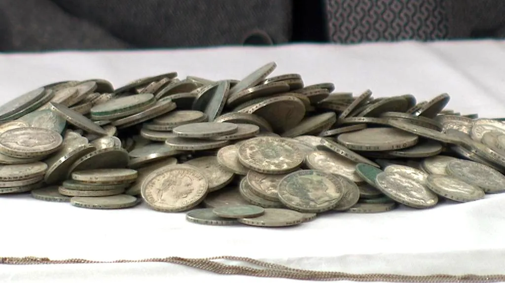 Stříbrné mince z modřanského výkopu