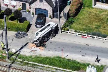 V Belgii se srazil vlak se školním autobusem, na místě jsou čtyři mrtví