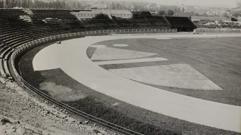 Fotbalový stadion za Lužánkami před dokončením