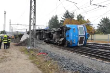 Železniční nehodu u Poříčan zavinil strojvedoucí, uvedla Drážní inspekce