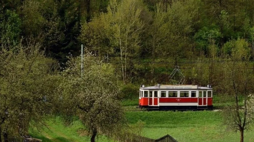 Historické tramvaje na trati mezi Libercem a Jabloncem