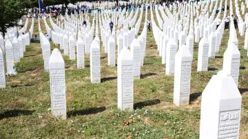Bosna a Hercegovina si připomíná třicet let od masakru ve Srebrenici
