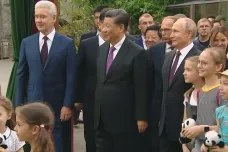 Peking využil summitu zemí BRICS, aby pomohl Putinovi. Si kritizoval západní sankce