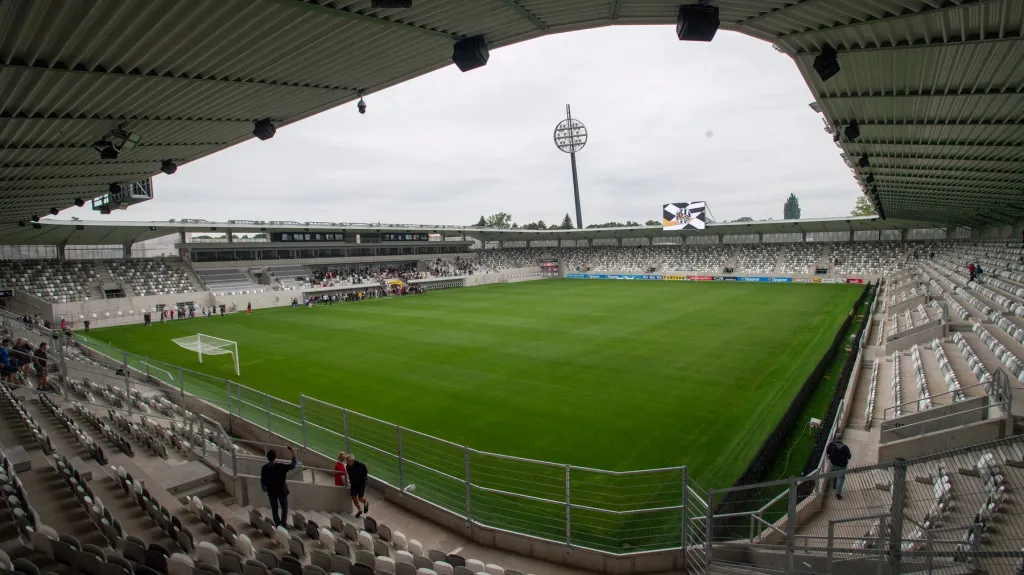 Otevření nového fotbalového stadionu v Hradci Králové