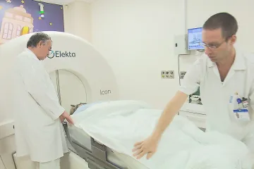 Na počátku byla vlna solidarity, na konci zachráněné životy. Gama nůž v Česku slouží už třicet let