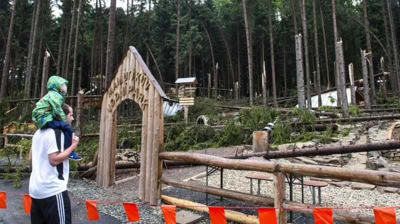 Poničený Mamutíkův vodní park