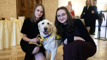 Ema Horáková (vlevo) se psem Tobym