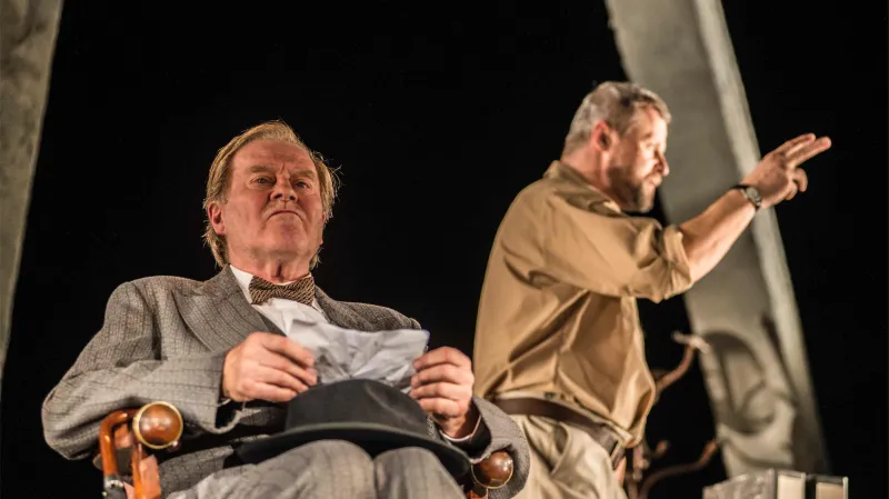 Na miskách vah / Jan Vlasák, Vasil Fridrich